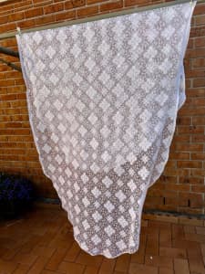 Vintage Lace Tablecloth 140 x 112cm