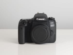 Canon EOS 77D Camera Body LIKE NEW