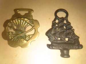 A pair of vintage brass hangers decorations