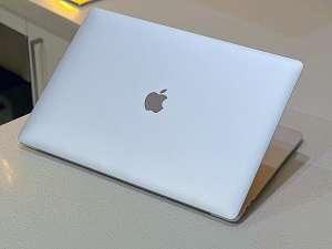 MacBook Pro 15 TouchBar Intel®Core™i7*512GB SSD*16GB GPU*macOS*Excelle