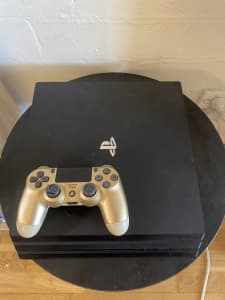 1TB PS4 hardly used, good condition