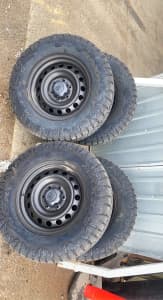 Hilux rims Maxxis razor AT tyres