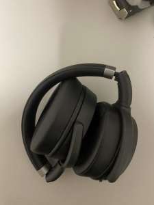 Sennheiser 450bt Bluetooth noise cancelation headphones
