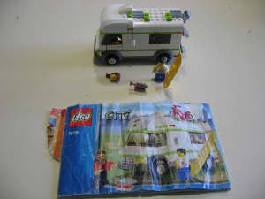 LEGO City 7639 Camper near complete with Instruction manual