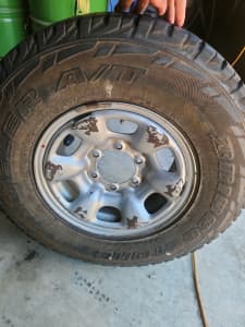 Toyota hilux rim and tyre