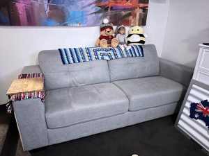 2.5 seater couch like new only used in spare room