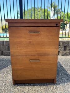 Excellent quality solid oak wood cabinet with 2 drawers metal runner