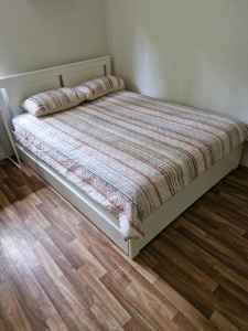 Queen size bed with 2 draws underneath in good condition