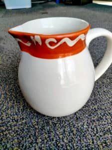 Porcelain jug about 1.5L