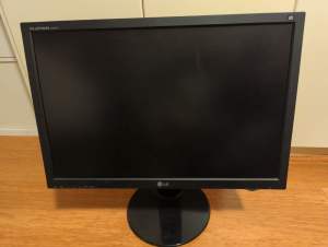 Computer monitor 24 inch LG Flatron L246WH