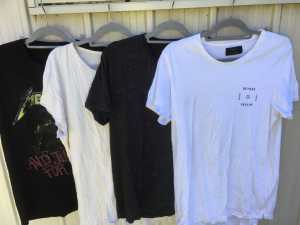 MENS 4 T-SHIRTS IN EXCELLENT CONDITION - SIZE L