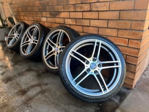 BMW/Commodore Staggered 19 Inch Alloy Wheels with Tyres *Delivery*