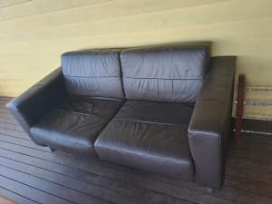 2.5 seater brown leather couch 