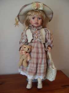 KB Porcelain Doll Named Lyndal LE 44/2500, 50cm high
