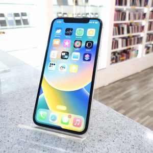 IPHONE XS 256GB SILVER COMES WITH WARRANTY