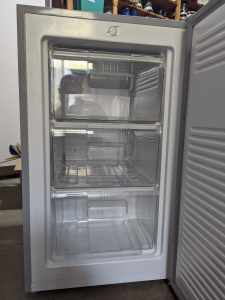 Bargain! Bar Freezer upright - 82l (storage 73l)