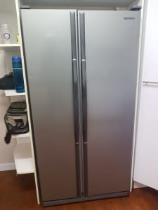 *New Price* Awesome 537L Samsung Fridge (cleaned and works perfectly)