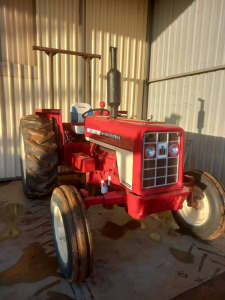International 574 tractor