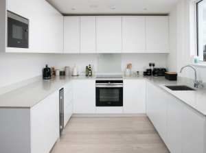 kitchen cabinets ( U shaped kitchen with no handles)