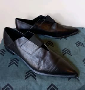 Zara leather dress shoe