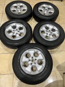 5 x Jeep Wrangler JK 18” wheels rims tyres