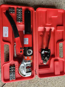 Hydraulic swage tool