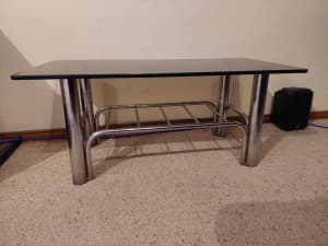 85% New Glass Coffee Table , Great Conditions $140
