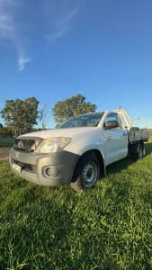 2011 TOYOTA HILUX WORKMATE 5 SP MANUAL C/CHAS