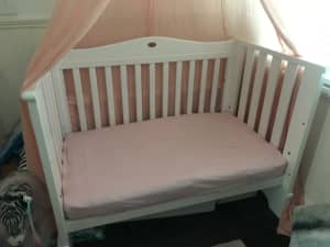 White Boori cot/ toddler day bed $60