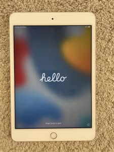 Apple iPad Mini 128GB WiFi Silver FREE Smart Cover Charger & Cable