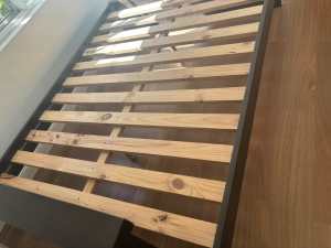 Queen bed frame (1.53*2.03m)