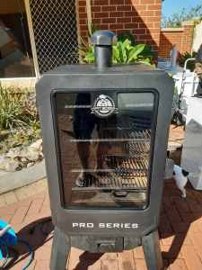 BBQ Meat smoker PitBoss pro series good condition NEW$899 can deliver