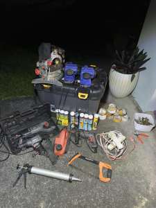 TOOLS, ACCESSORIES AND TOOL BOX