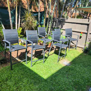 Outdoor setting with 6 chairs