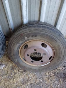 Wheel and tyre for izuzu truck