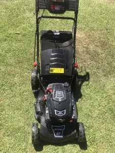 Lawnmower Ozito electric start self propelled 140cc lawn mower