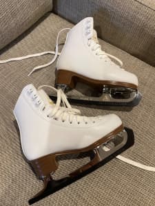 Jackson ice skates size 12.5