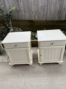 2 x bedside tables. 