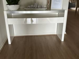 Entry way table foyer white