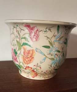 Vintage Chinese ceramic pot 