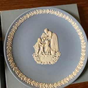 WEDGWOOD JASPER PLATES 17cm VALENTINES 1992 and MOTHER 1992