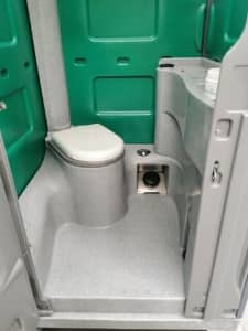 Premium statesman portable toilet