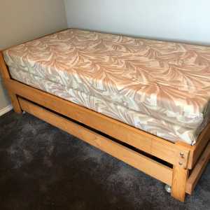 Solid pine single trundle bed