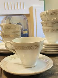 6x white and gold vintage teacup and saucers, made in Japan $10 lot