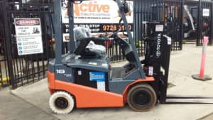 TOYOTA 4 WHEEL ELECTRIC FORKLIFT 1.8 TON CONTAINER MAST LATE MODE