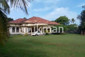 SRI LANKA - PANADURA OVER AN ACRE OF LAND WITH A LARGE HOUSE FOR SALE