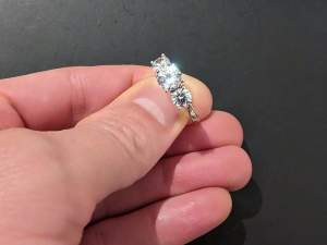 Trilogy (3 stones) ring in silver and Swarovski zirconia gems