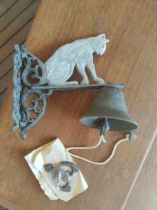 Door bell cat metal to mount