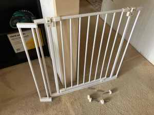 Stainless steel baby gate