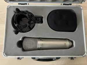 Behringer B-2 Pro Microphone with Case
